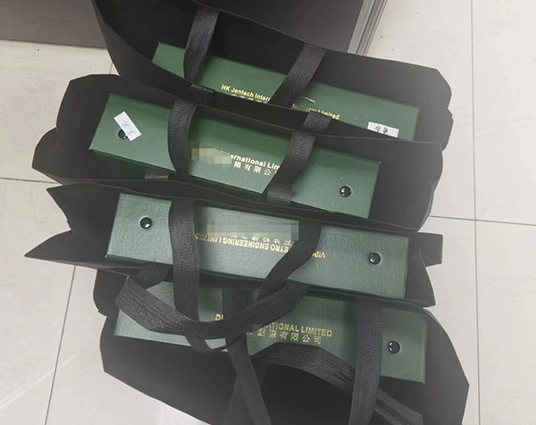 12月的第一天，四家香港公司注册成功